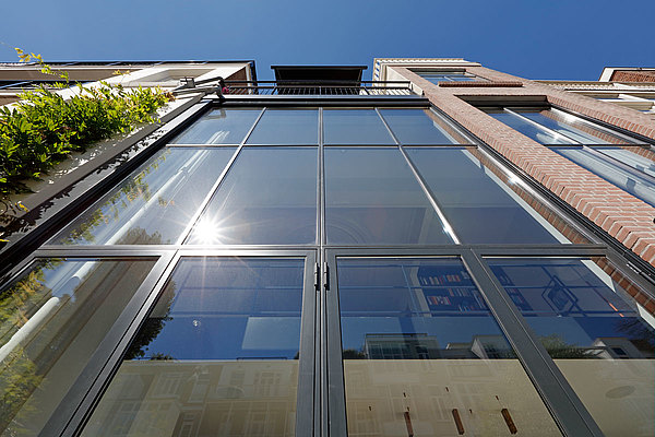 verglasungen mit schlanksten Ansichtbreiten in Stahl für Fassaden